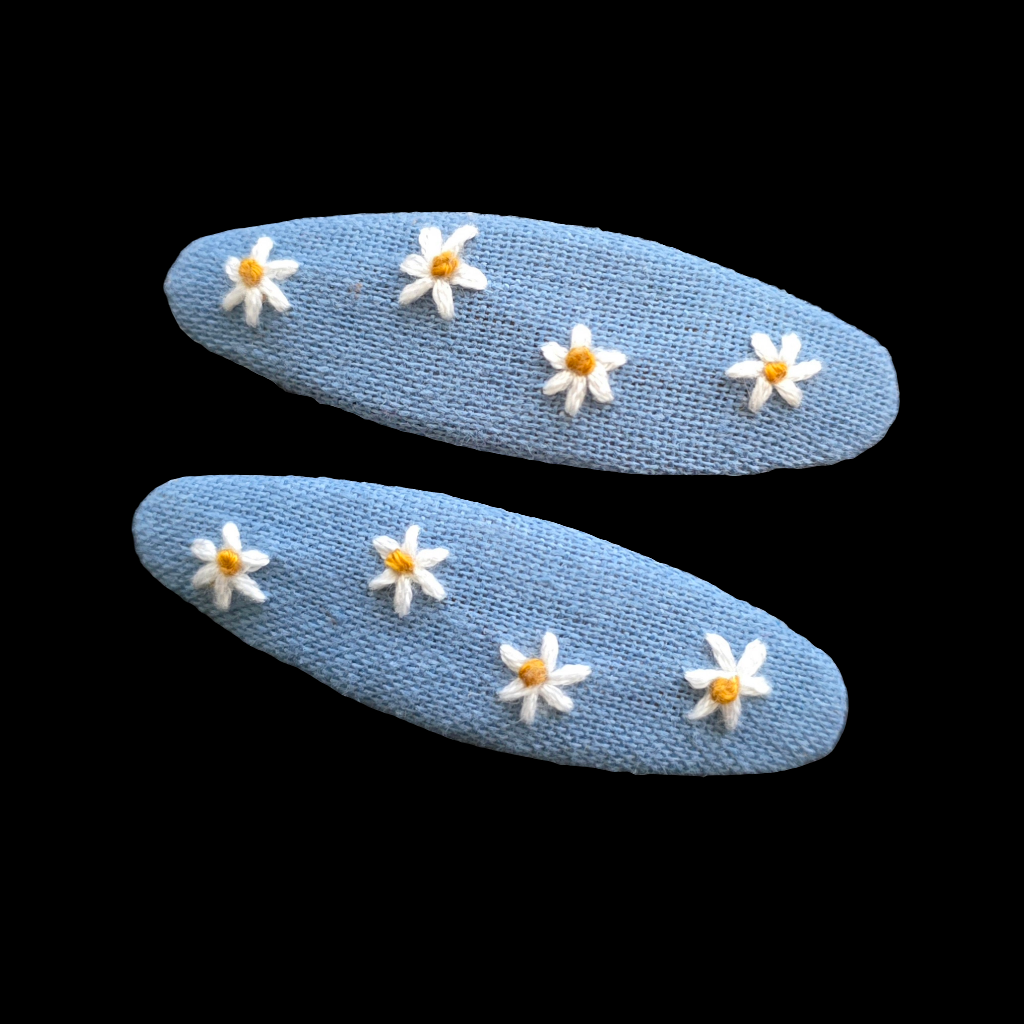 Quince Fables Snap clips, 2pk, denim daisy