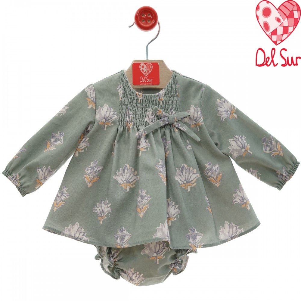 size 12m, Verde Empolvado Baby Girl floral Set