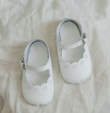 Soft Soled Scalloped Mary Jane - White size 0